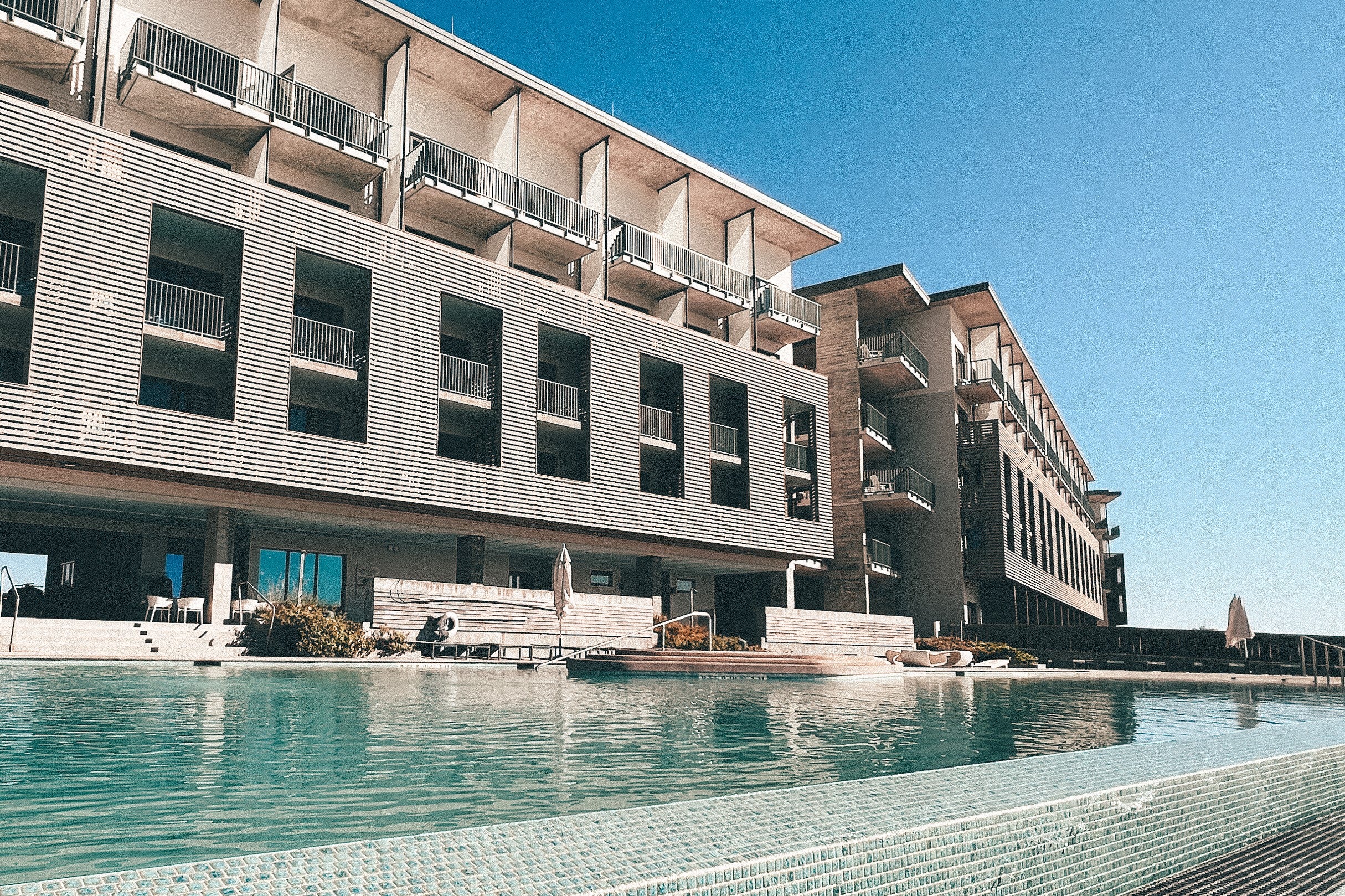 http://www.alapark.com/sites/default/files/revslider/image/GSPExterior-pool-2.jpg