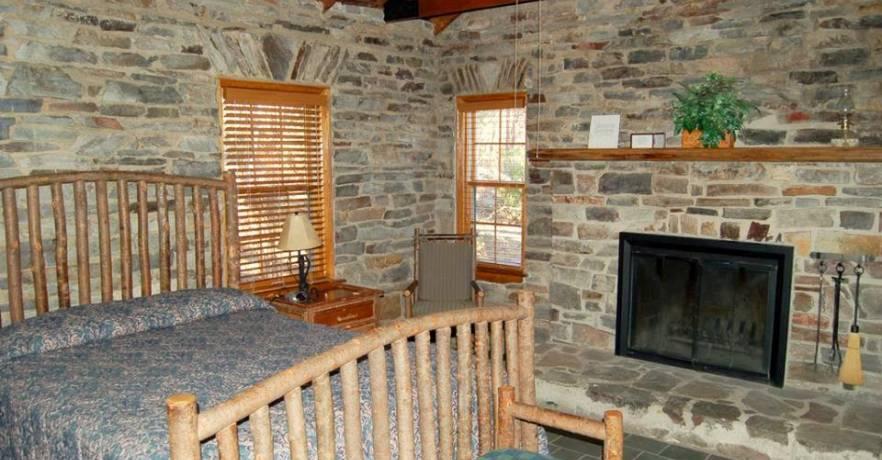 Cheaha Bluffside Cabin Inside