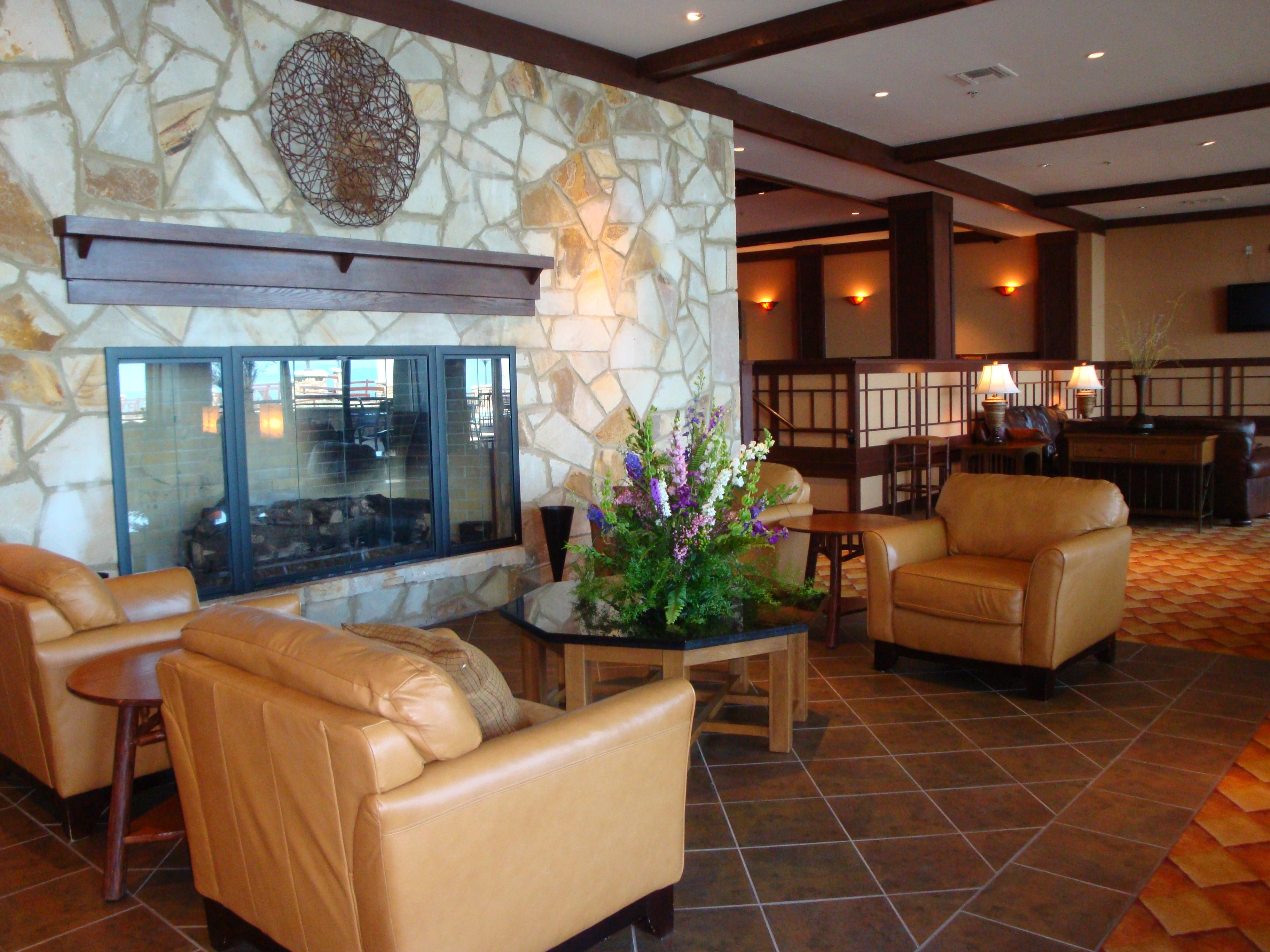 Hickory Lounge Lake Guntersville State Park