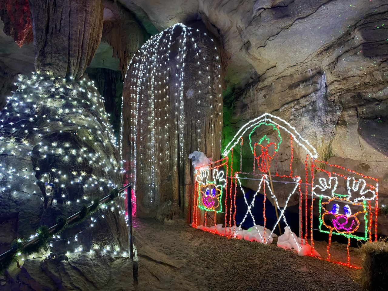 Christmas Cave 2022 Wonderland Under Warrior | Alapark