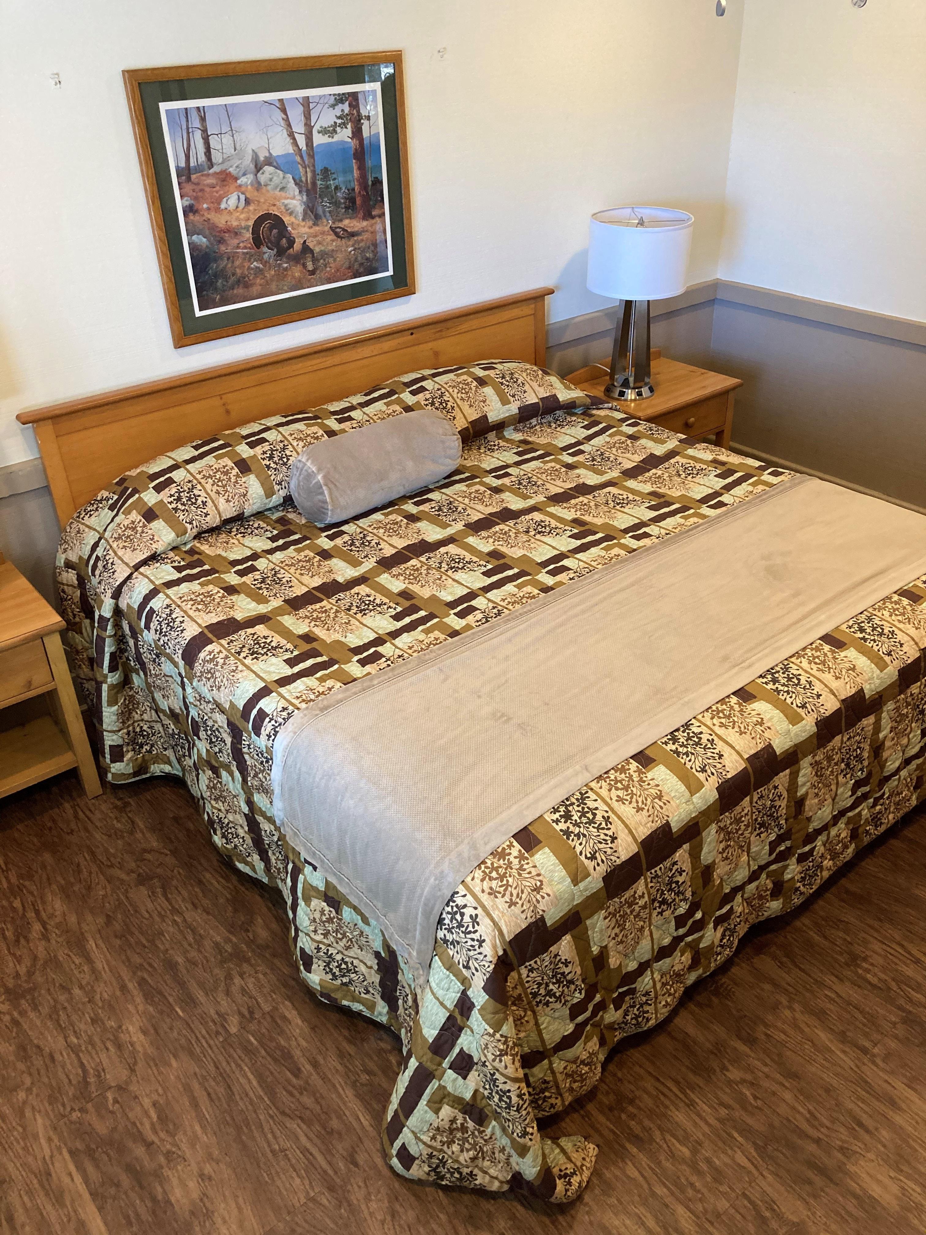 OMSPCabinsKingBed