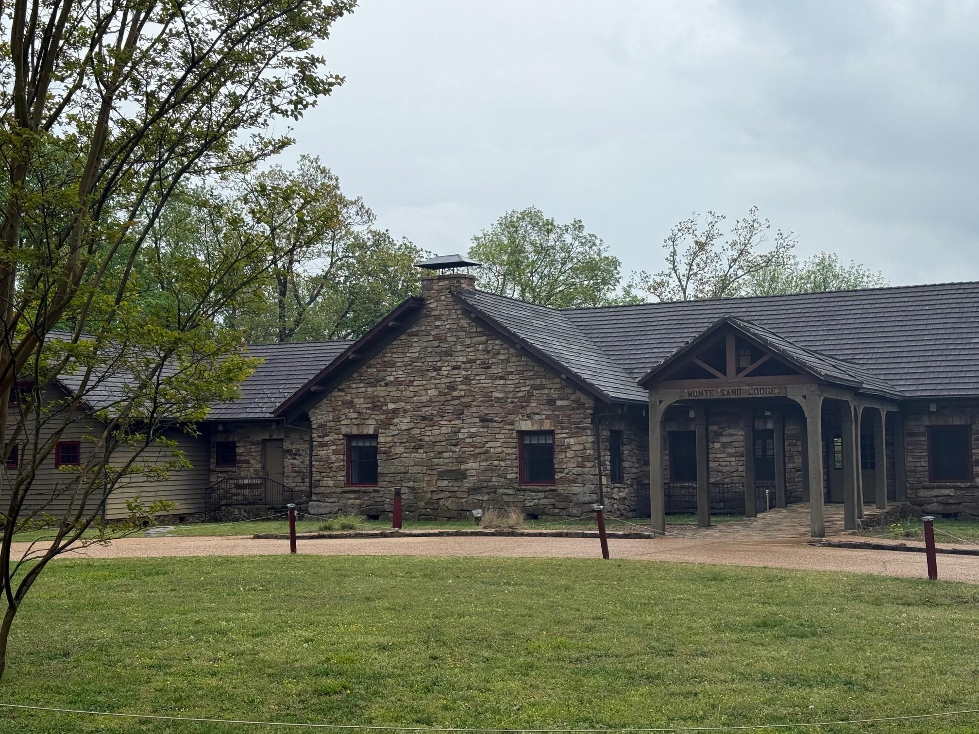 Picture of Monte Sano State Park lodge.